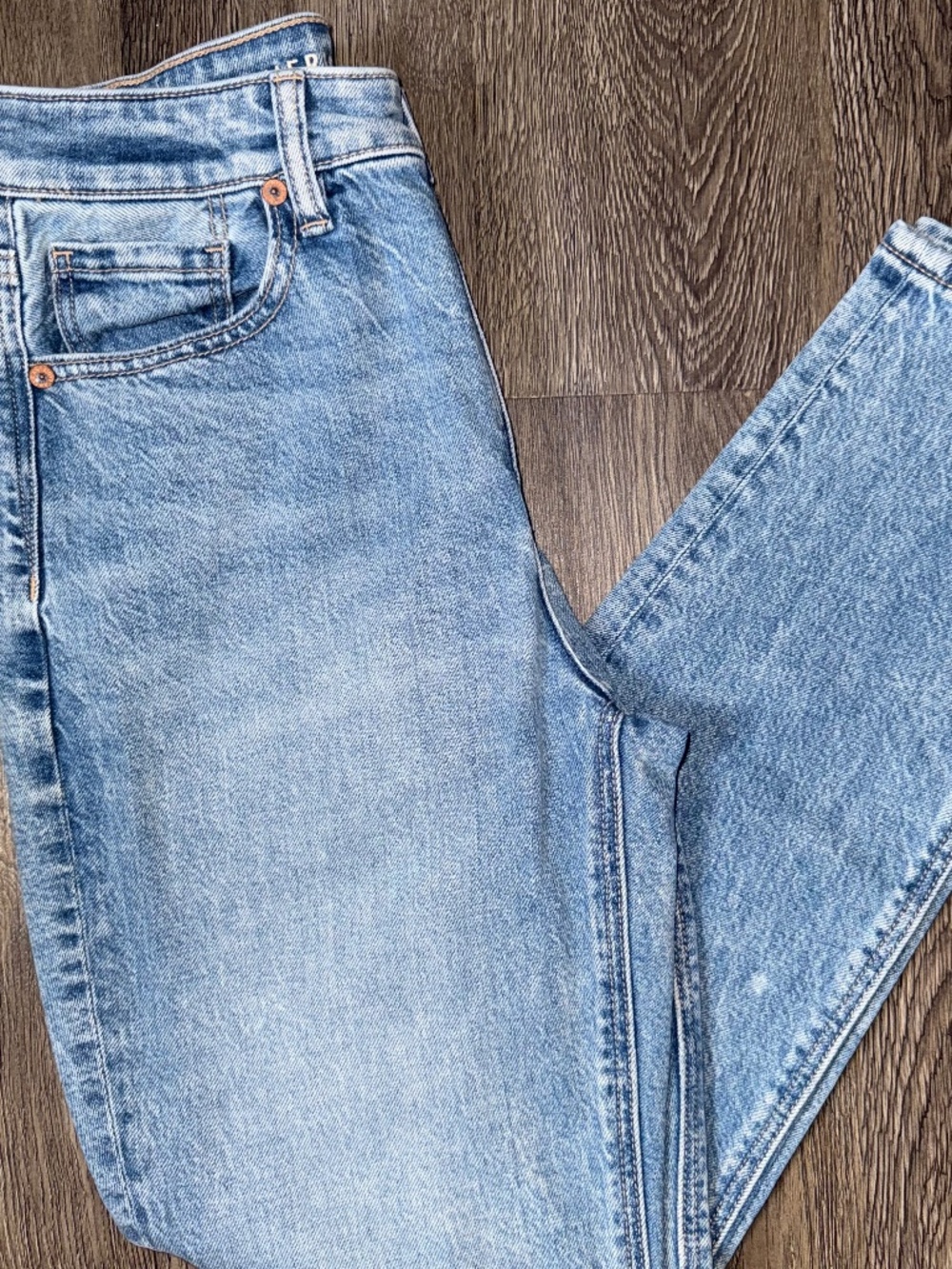 American Eagle Light Wash Jeans